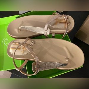 Sam Edelman Naomi Thong Sandal in gold NWT